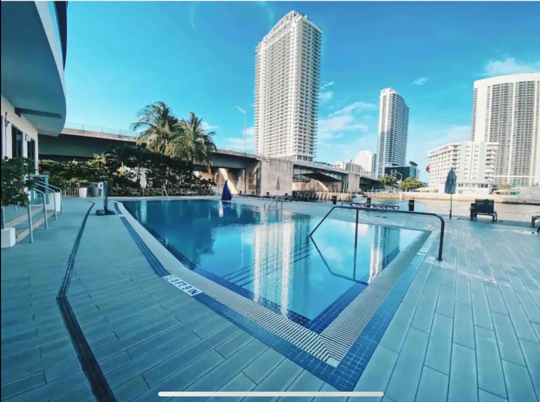 Beachwalk Resort & Condos Hallandale Beach Exterior photo