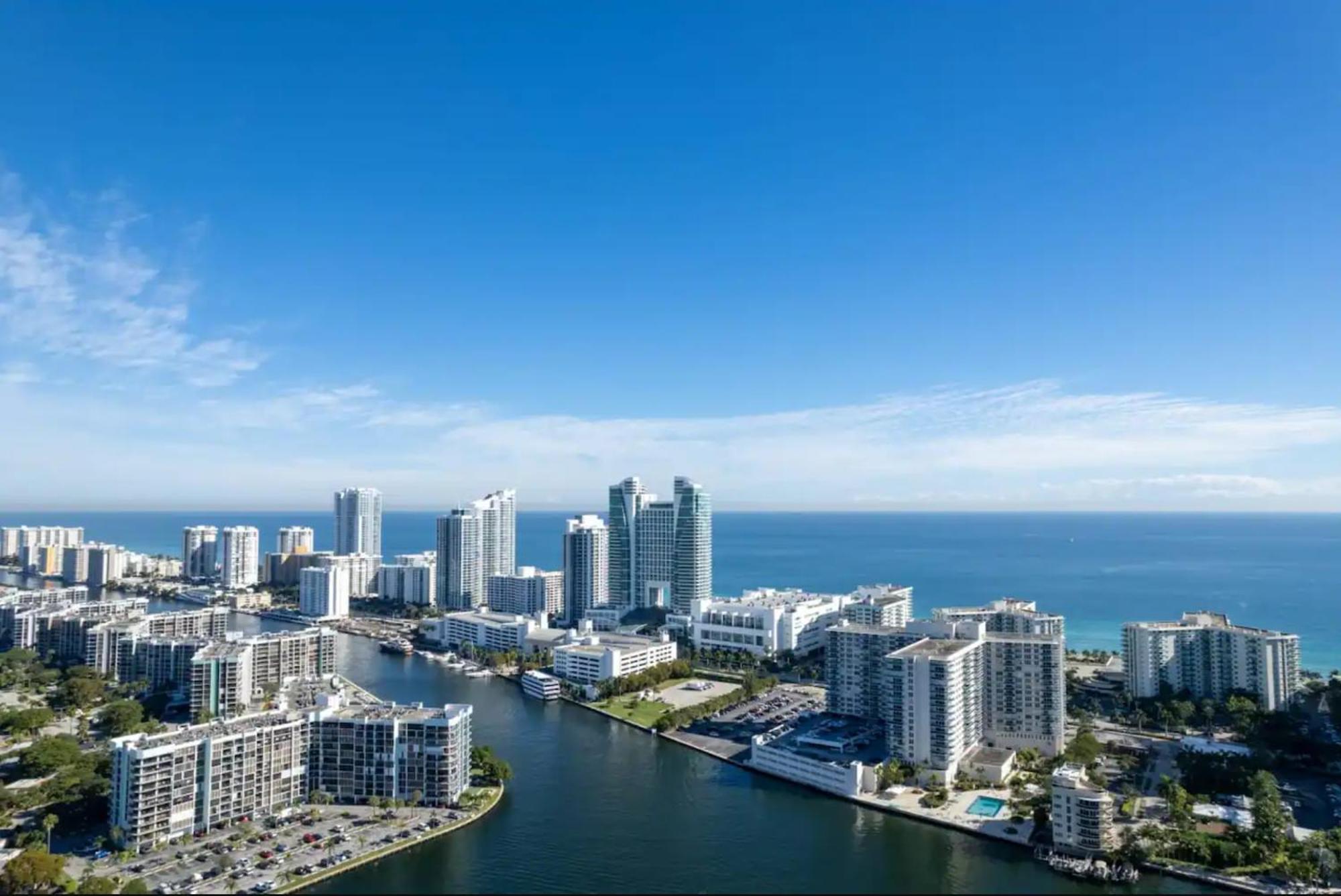 Beachwalk Resort & Condos Hallandale Beach Exterior photo
